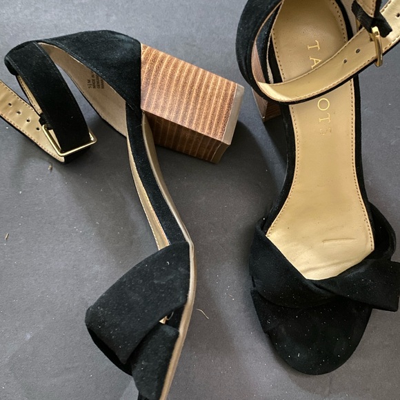 Talbots Mimi Knot Suede Sandal Size 5 1/2M - Picture 2 of 4